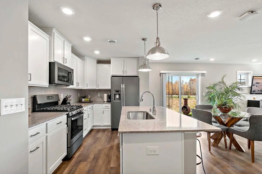 Building Photo - 10886 Glacier Ln N