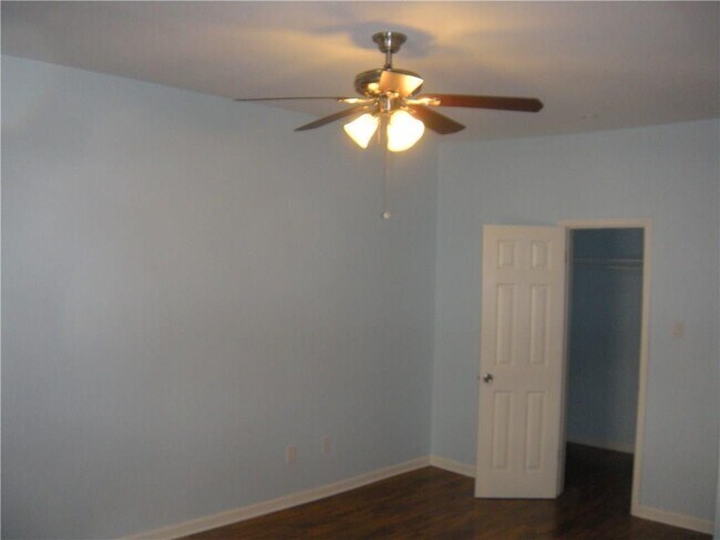 Building Photo - 114 E 31st St