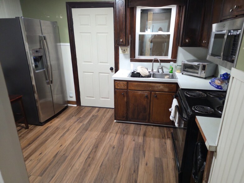 Building Photo - 465 Randolph Ave