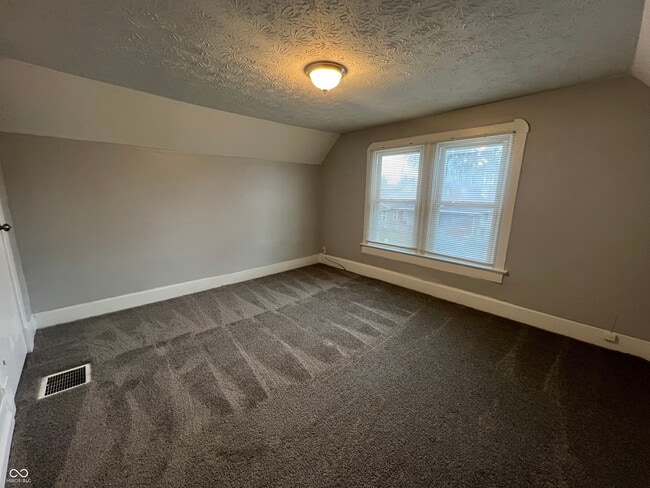 Building Photo - 302 S Randolph St