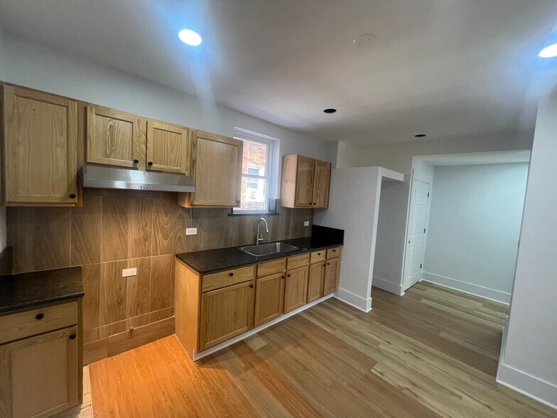 Building Photo - 7220 S East End Ave