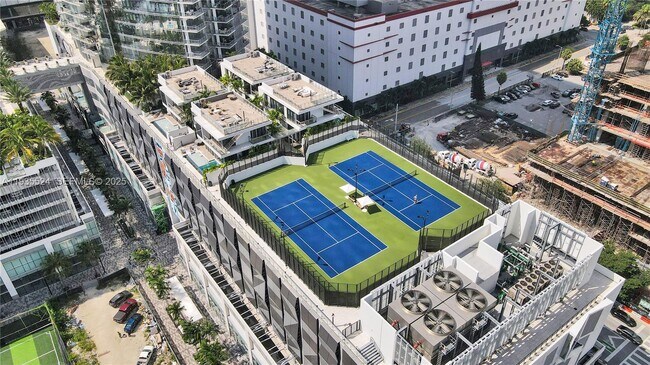 Building Photo - 851 NE 1st Ave