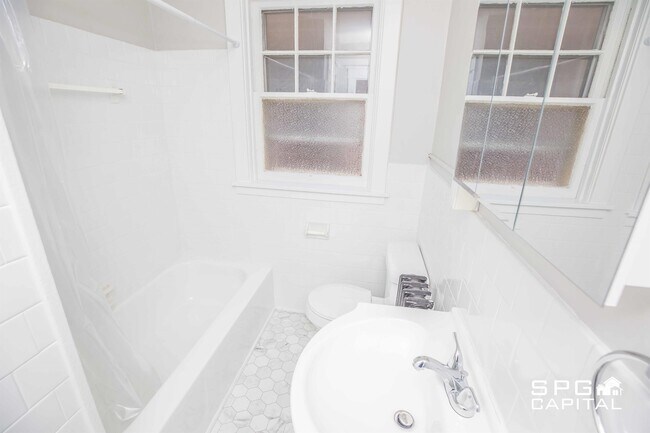 Building Photo - 516 Radnor St