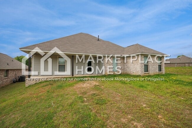 Building Photo - 701 Silver Bnd