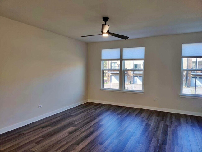 Building Photo - 319 Elm Ct.