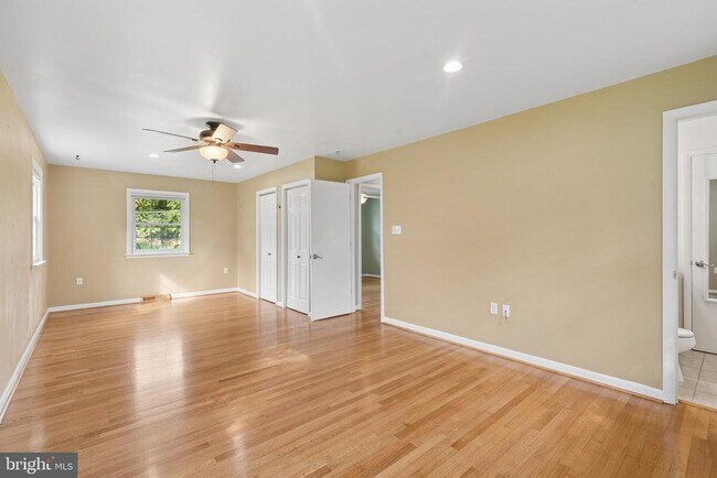 Building Photo - 8109 Broadview Dr