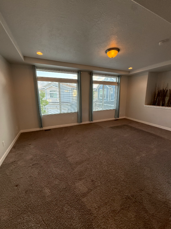 Building Photo - 719 E 380 S
