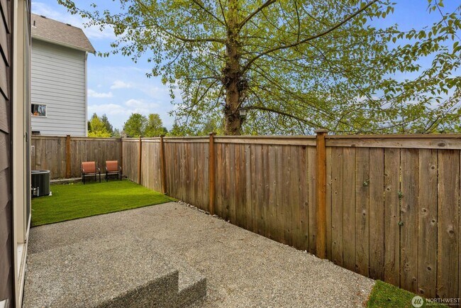 Building Photo - Modern Lynnwood Home with Flexible Bonus Space and Fenced Backyard