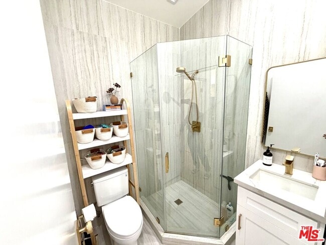 Building Photo - 5561 1/2 El Canon Ave