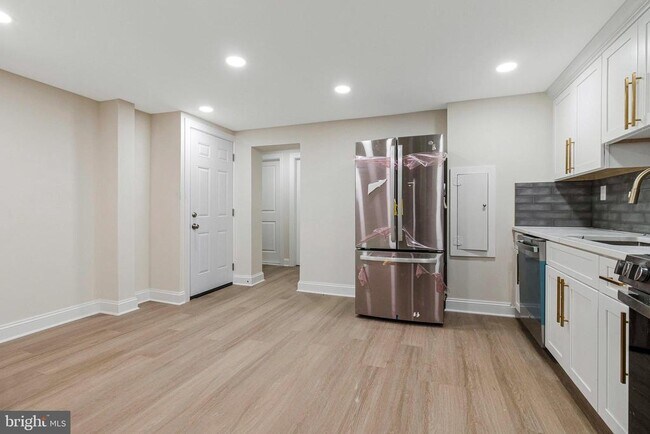 Building Photo - 1350 Sheridan St NW