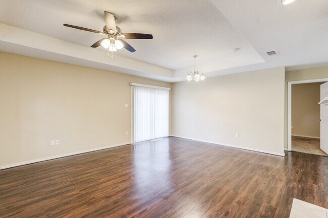 Building Photo - Conveniently located 2/2/2 with basement!!