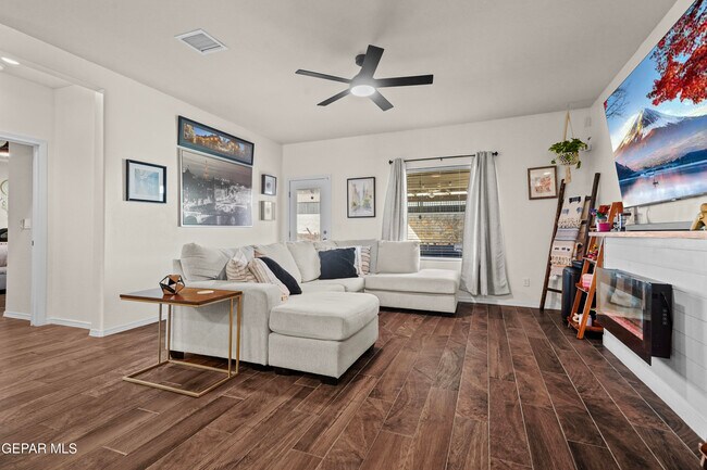 Building Photo - 12597 New Dawn Dr