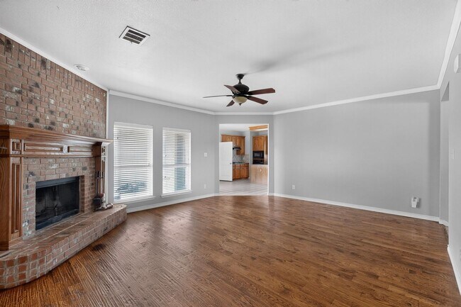 Building Photo - Spacious 4-Bedroom Home with Bonus Room and Large Backyard in Caruth Lake