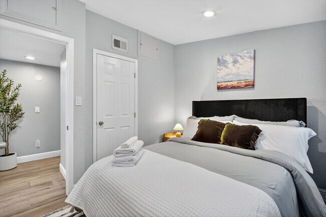 Building Photo - 1004 Airport Blvd