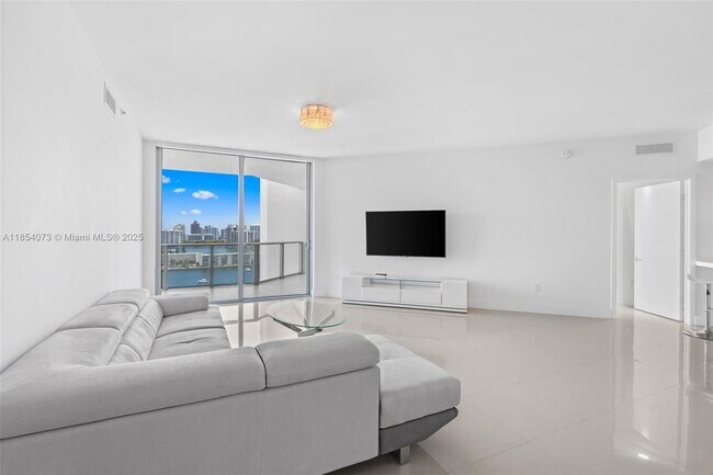 Building Photo - 17301 Biscayne Blvd