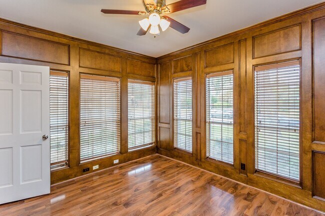 Building Photo - 1703 Plantation Dr