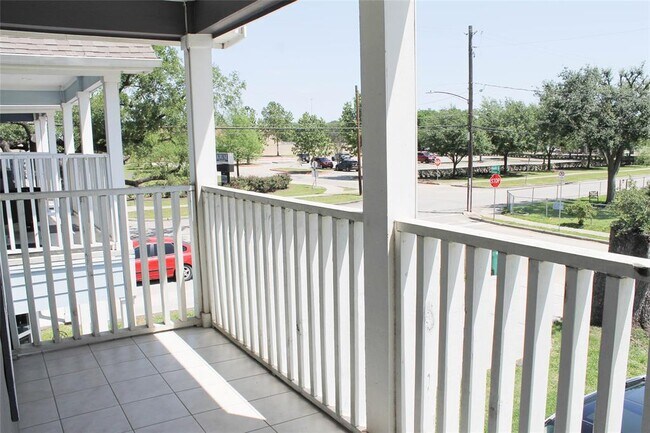 Building Photo - 396 Spooner St