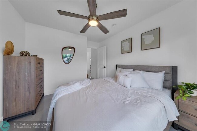 Building Photo - 9585 Carousel Cir S