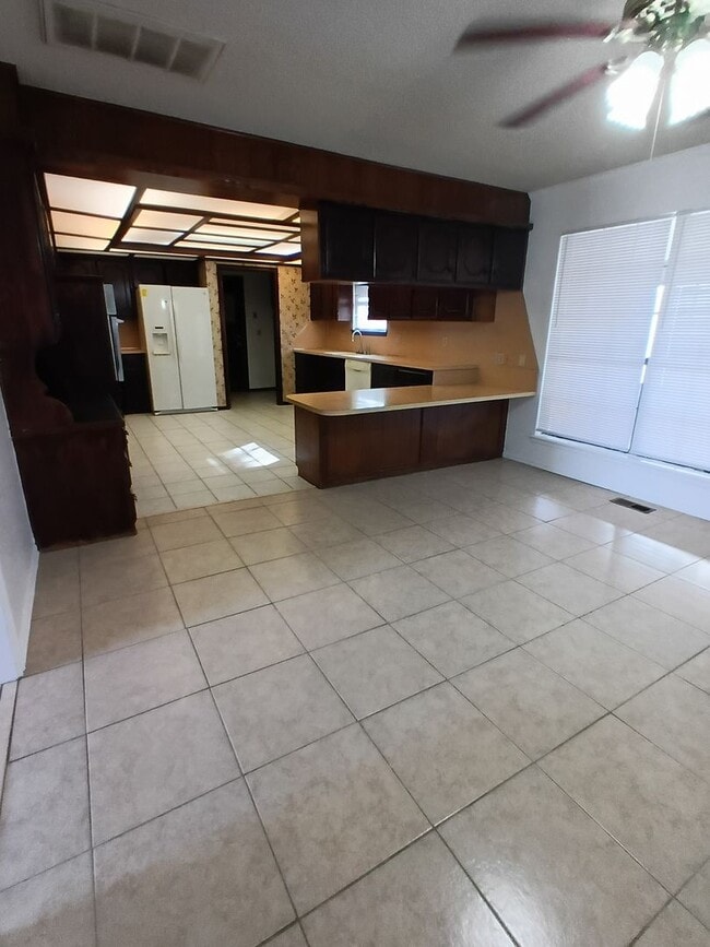 Building Photo - 9024 Brookwood Dr