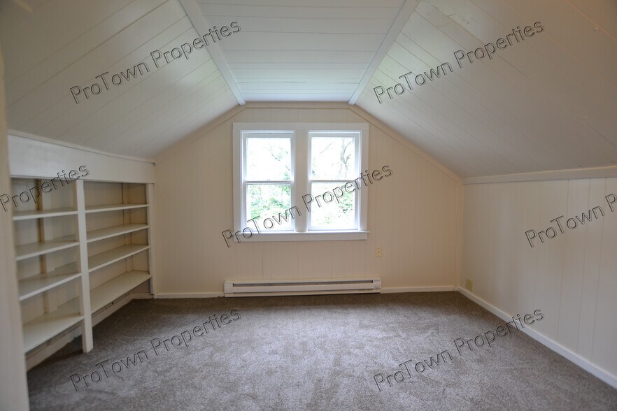 Building Photo - 211 Doris Ave