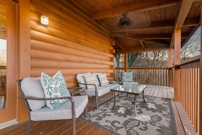 Building Photo - 1810 Trout Way