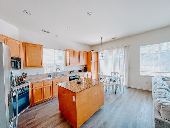 Building Photo - 1461 Grand Oak Way