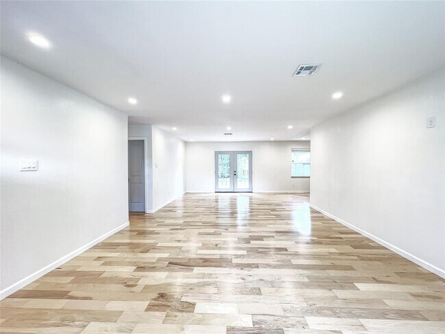Building Photo - 5923 Dawnridge Dr