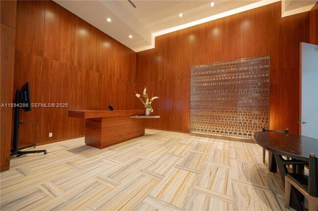 Building Photo - 1300 Brickell Bay Dr