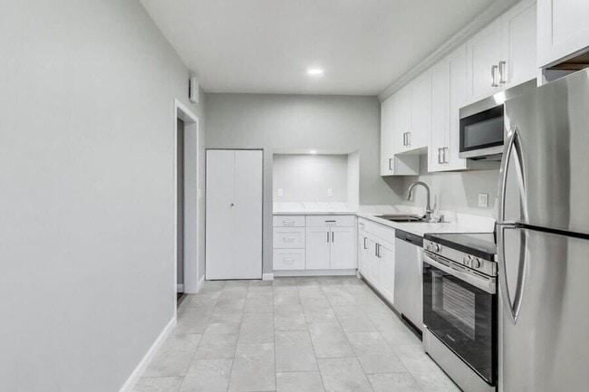 Building Photo - 37 12th Ave