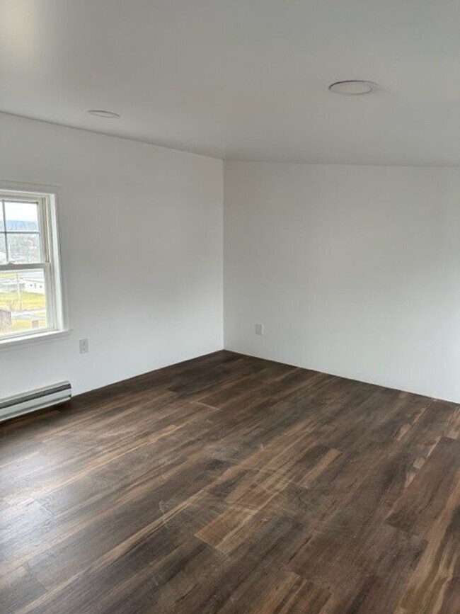 Building Photo - 129 E Market St