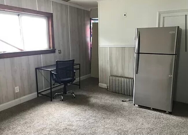 Building Photo - 71 Oak St