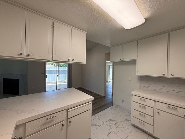 Building Photo - Two-bedroom single story in NW Modesto!