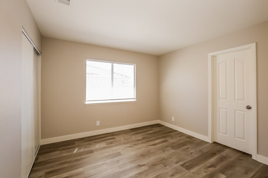 Building Photo - 5616 Red Bluff Dr