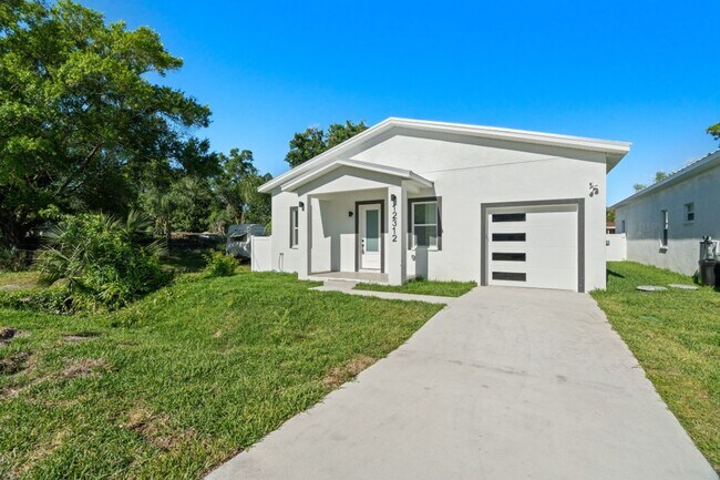 Building Photo - Gorgeous New Constriction House in Tampa - B