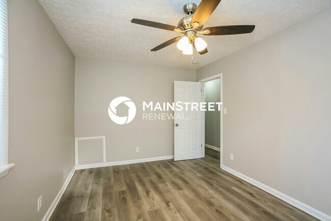 Building Photo - 3 Bedroom Pet-Friendly Home in Indianapolis, IN with Main Street Renewal