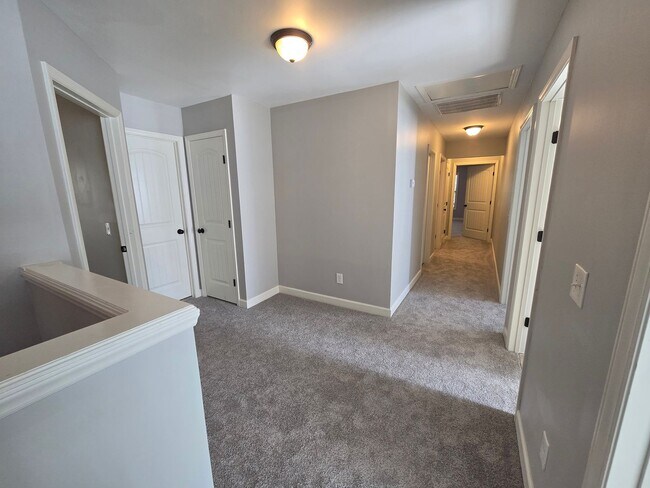 Building Photo - Spacious Home in Carolina Lakes Near the Pool, Clubhouse & Fitness Trail!