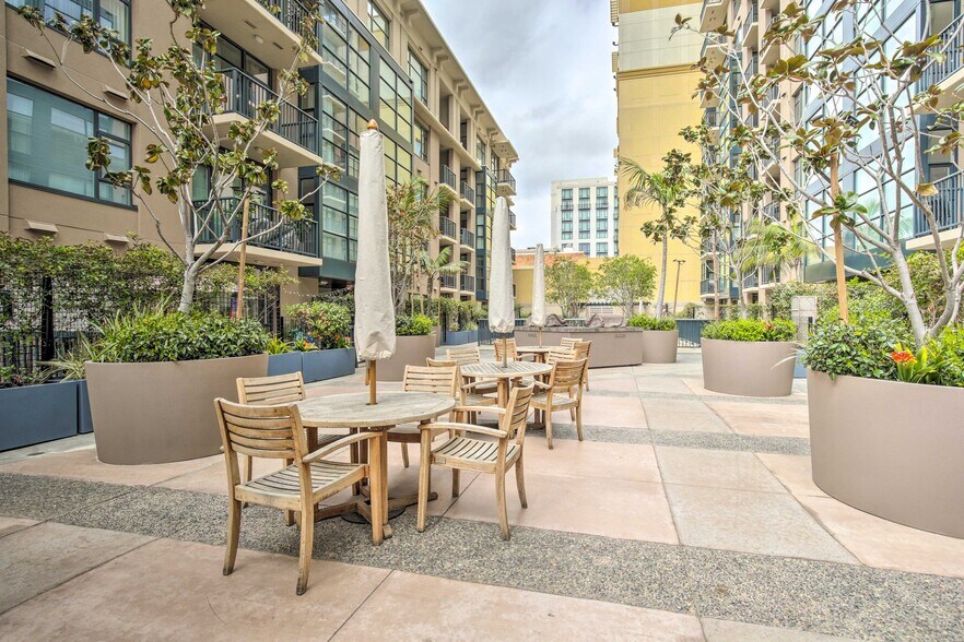 Building Photo - 530 K St