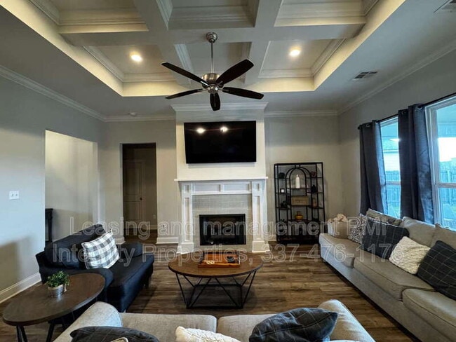 Building Photo - 200 Tennyson Dr