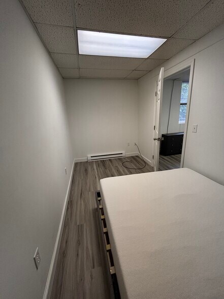 Bedroom 1 with bed or your own - 38 N Main St