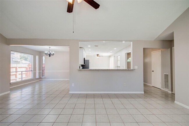 Building Photo - 25534 Pepper Ridge Ln