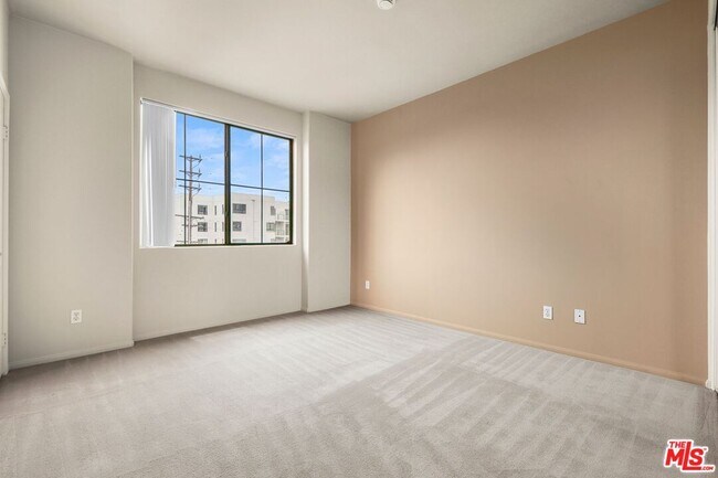 Building Photo - 10275 Missouri Ave