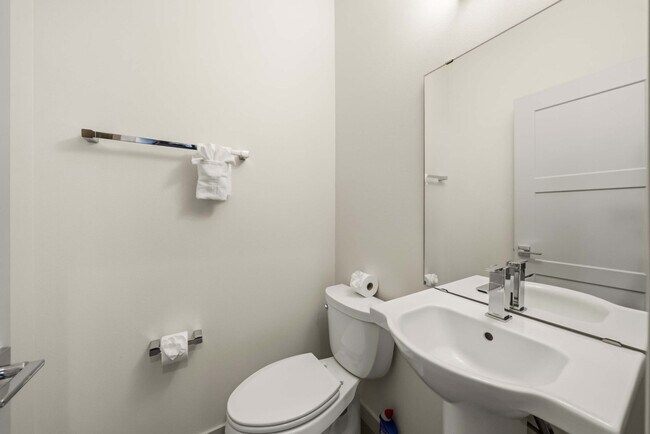 Building Photo - 5210b Brooklyn Ave NE