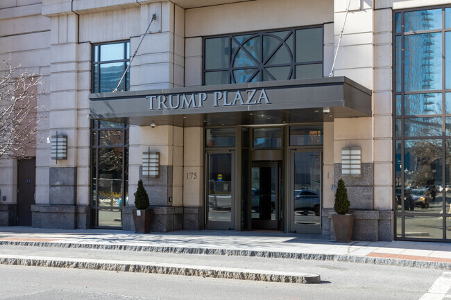 Building Photo - Trump Plaza Residences