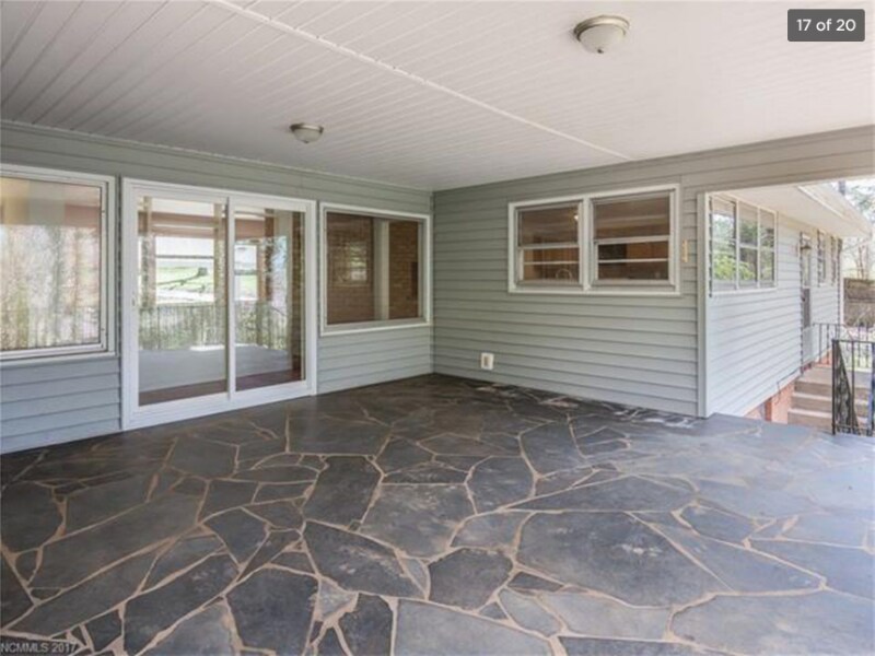 Building Photo - 32 S Oak Forest Dr
