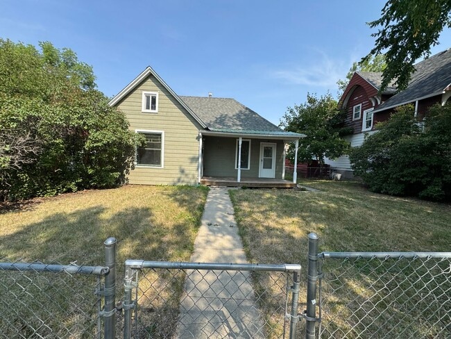 Primary Photo - Cozy Home