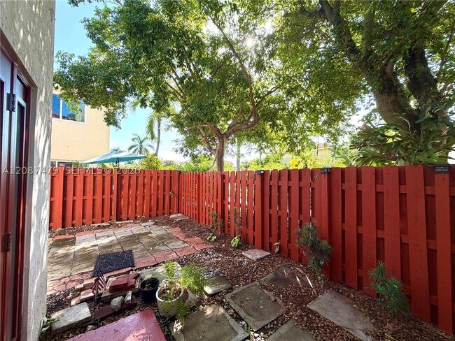 Building Photo - 4631 SW 154th Ct
