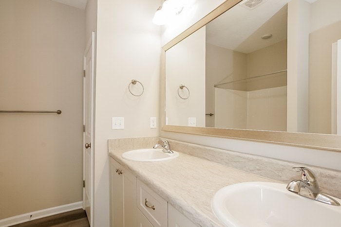 Building Photo - 1255 Oak Ln