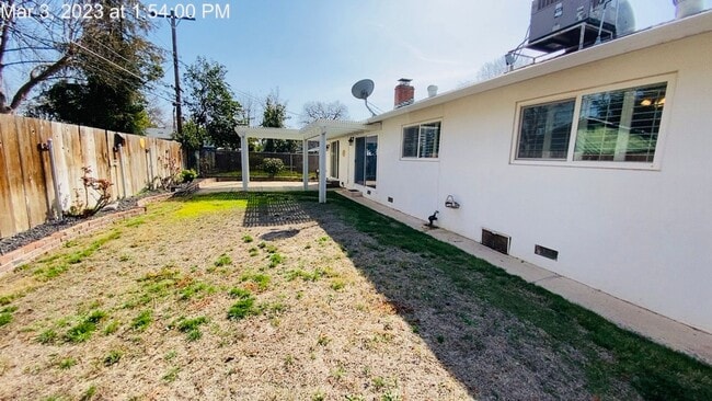 Building Photo - 2329 Moraine Cir