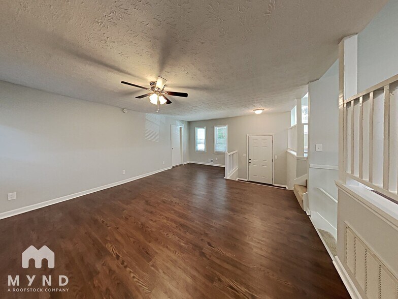 Building Photo - 3709 Summit Dr NW
