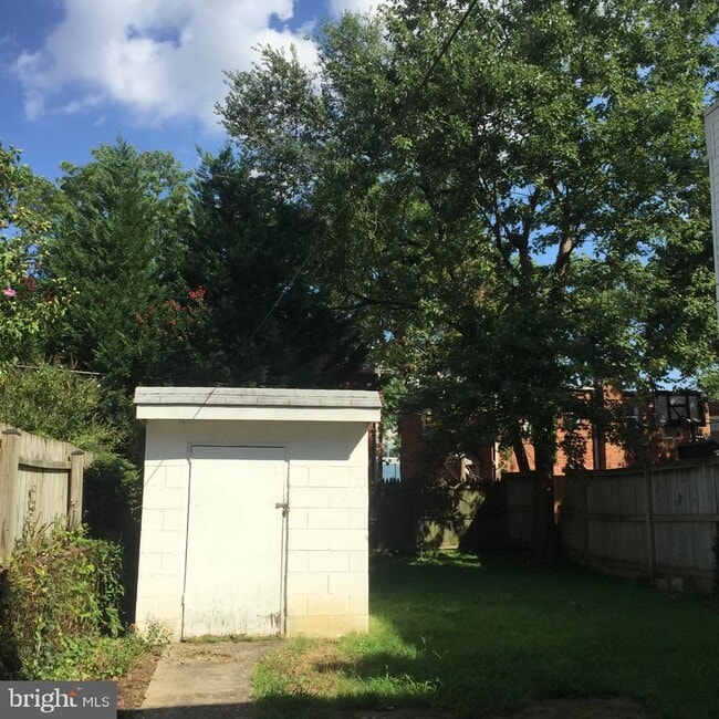 Building Photo - 909 S Irving St